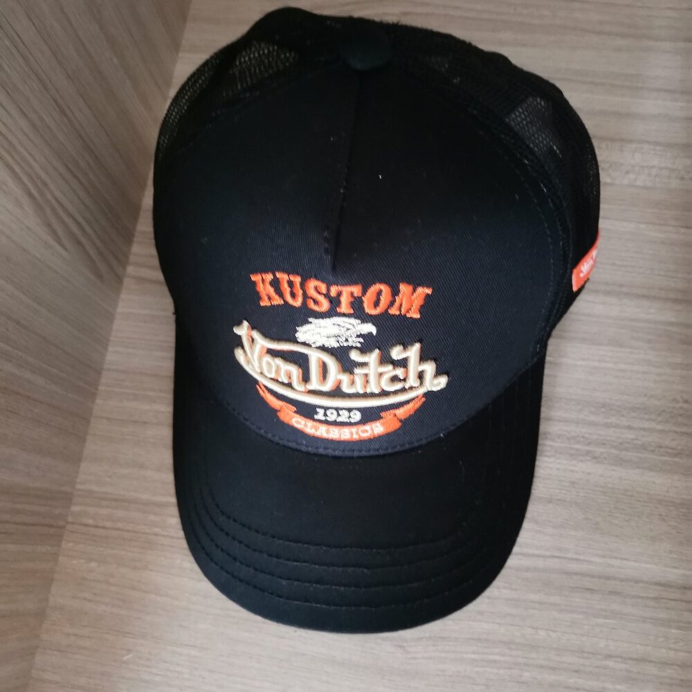 Von Dutch hat